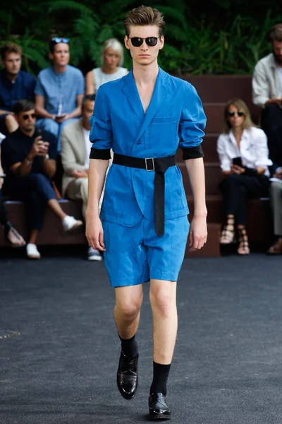 Look 17